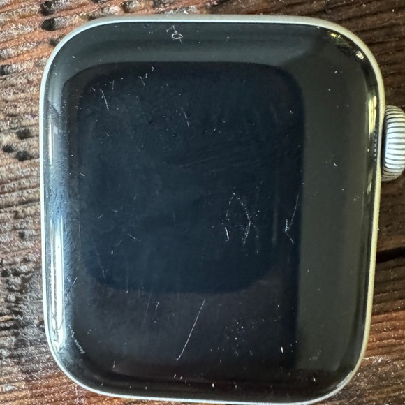 Apple Watch SE 40mm Aluminum/Ceramic case - Picture 4 of 5